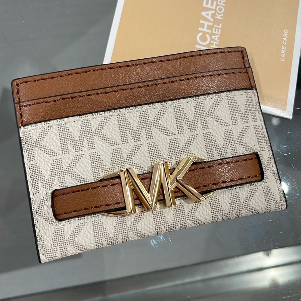 MICHAEL KORS
Reed Large Card Holder Case Wallet 
COLOR:Vanilla MK Signature 
NWT